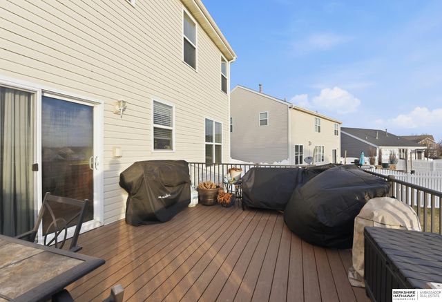 2121 Glacier Drive, Papillion, NE 68046