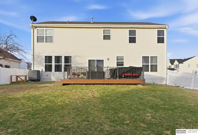 2121 Glacier Drive, Papillion, NE 68046