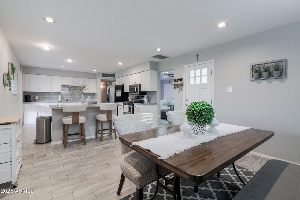 7912 E MORELAND Street, Scottsdale, AZ 85257