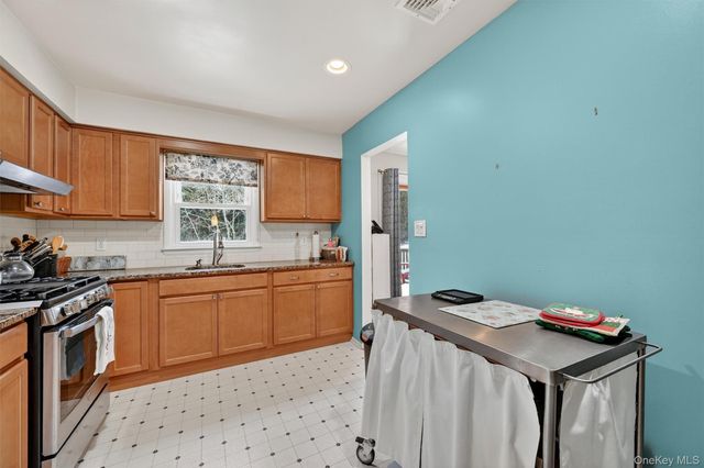 22 Oxford Lane, Harriman, NY 10926