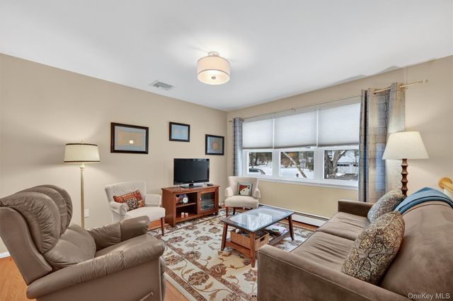 22 Oxford Lane, Harriman, NY 10926