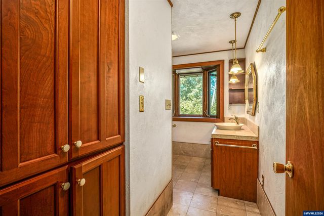 38777 Scravel Hill Rd NE, Albany, OR 97322