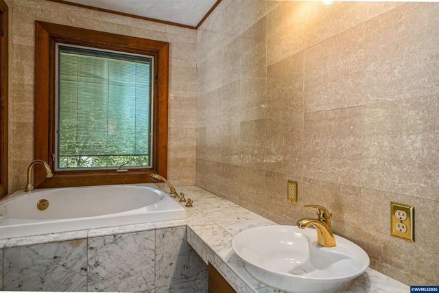 38777 Scravel Hill Rd NE, Albany, OR 97322