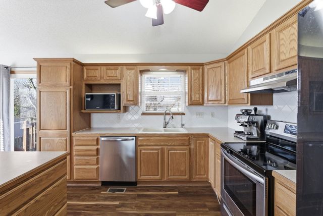 807 N Linden Ln, Derby, KS 67037