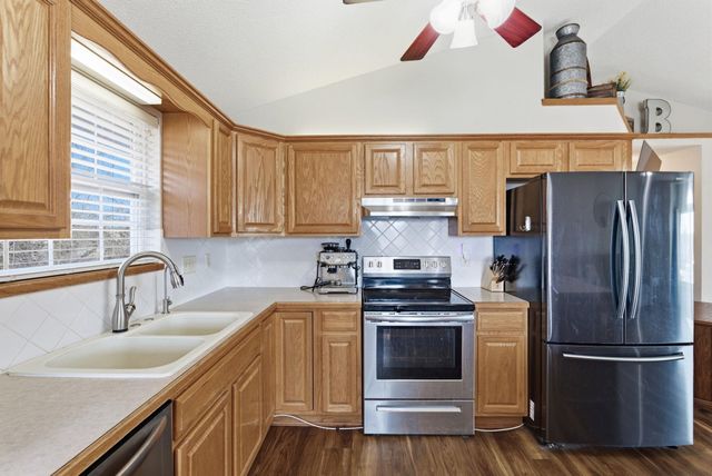 807 N Linden Ln, Derby, KS 67037