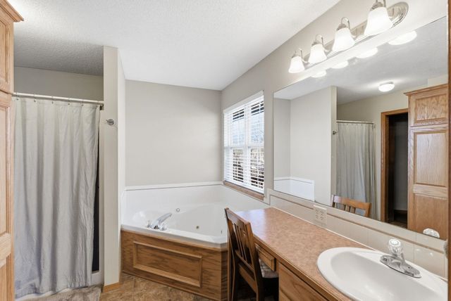 807 N Linden Ln, Derby, KS 67037