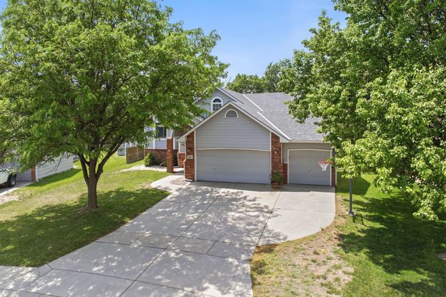 807 N Linden Ln, Derby, KS 67037