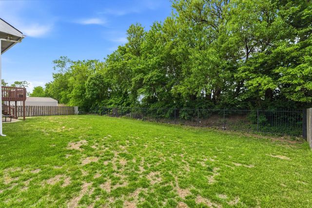 807 N Linden Ln, Derby, KS 67037