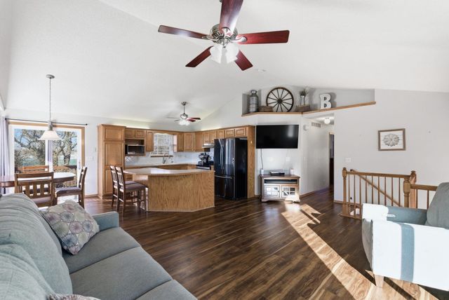 807 N Linden Ln, Derby, KS 67037