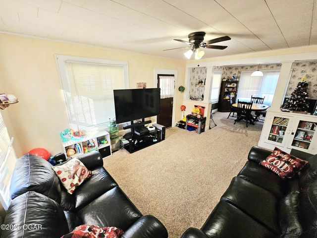 145 W 19TH Street, Baxter Springs, KS 66713