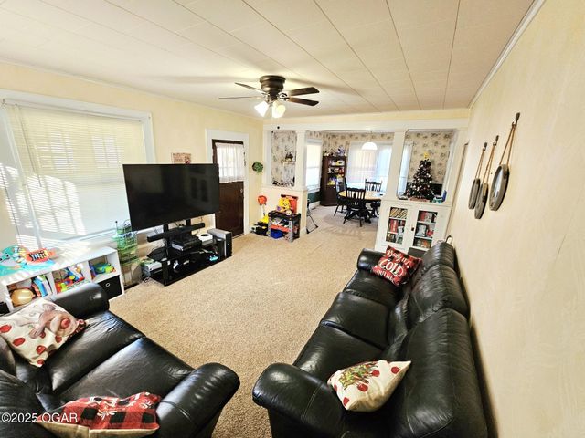 145 W 19TH Street, Baxter Springs, KS 66713