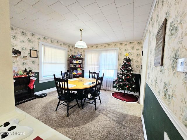 145 W 19TH Street, Baxter Springs, KS 66713