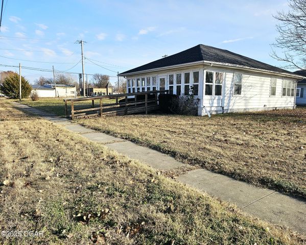 145 W 19TH Street, Baxter Springs, KS 66713