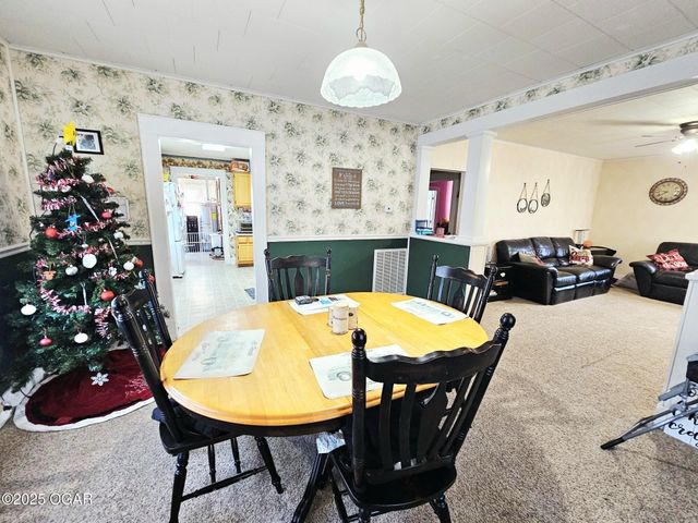 145 W 19TH Street, Baxter Springs, KS 66713