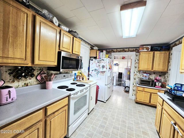 145 W 19TH Street, Baxter Springs, KS 66713