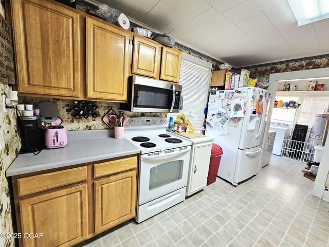 145 W 19TH Street, Baxter Springs, KS 66713