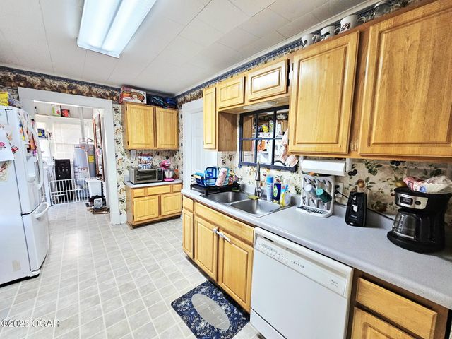 145 W 19TH Street, Baxter Springs, KS 66713