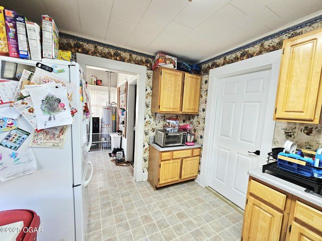 145 W 19TH Street, Baxter Springs, KS 66713