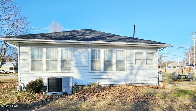 145 W 19TH Street, Baxter Springs, KS 66713