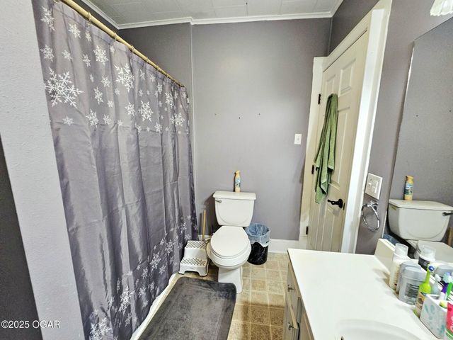 145 W 19TH Street, Baxter Springs, KS 66713