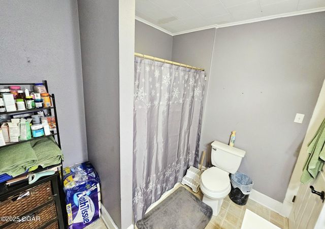 145 W 19TH Street, Baxter Springs, KS 66713