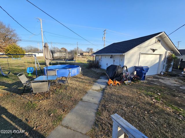 145 W 19TH Street, Baxter Springs, KS 66713