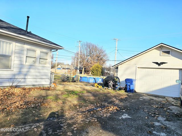 145 W 19TH Street, Baxter Springs, KS 66713