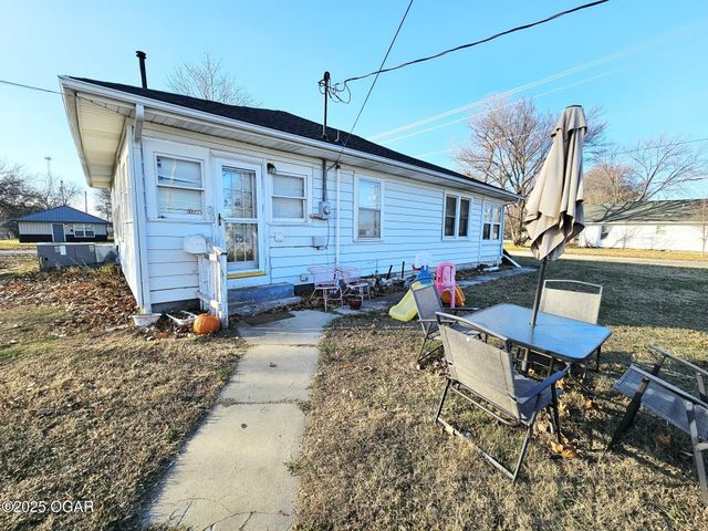 145 W 19TH Street, Baxter Springs, KS 66713