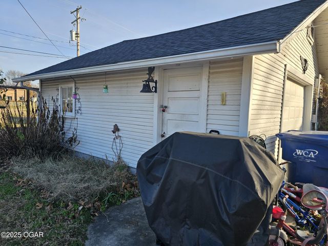 145 W 19TH Street, Baxter Springs, KS 66713