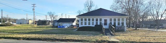 145 W 19TH Street, Baxter Springs, KS 66713