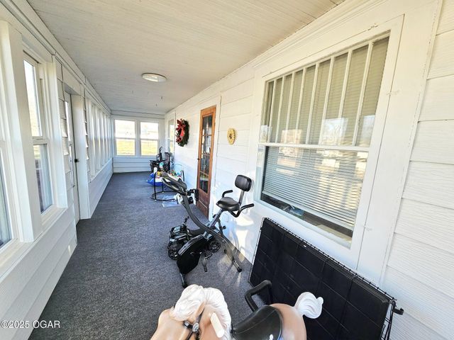 145 W 19TH Street, Baxter Springs, KS 66713