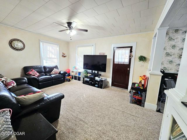 145 W 19TH Street, Baxter Springs, KS 66713