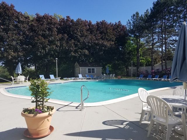 151 Coolidge Ave 105, Watertown, MA 02472