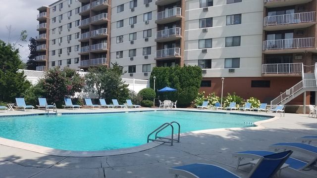151 Coolidge Ave 105, Watertown, MA 02472