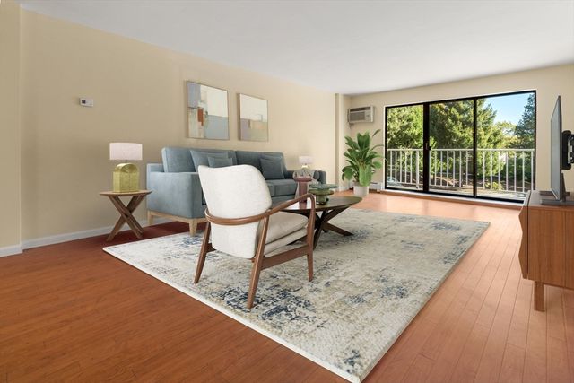 151 Coolidge Ave 105, Watertown, MA 02472