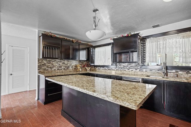 8717 Parkland Drive, El Paso, TX 79925