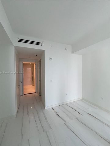 300 Biscayne Boulevard Way 2509W, Miami, FL 33131