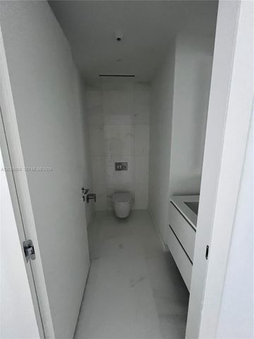 300 Biscayne Boulevard Way 2509W, Miami, FL 33131