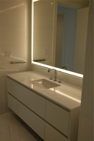 300 Biscayne Boulevard Way 2509W, Miami, FL 33131
