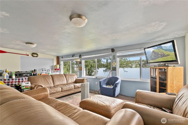 18545 W Big Lake Boulevard, Mount Vernon, WA 98274