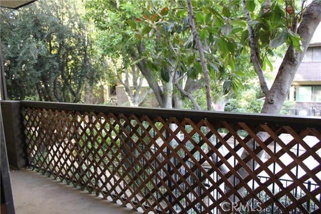 7304 Corbin Avenue F, Reseda (los Angeles), CA 91335