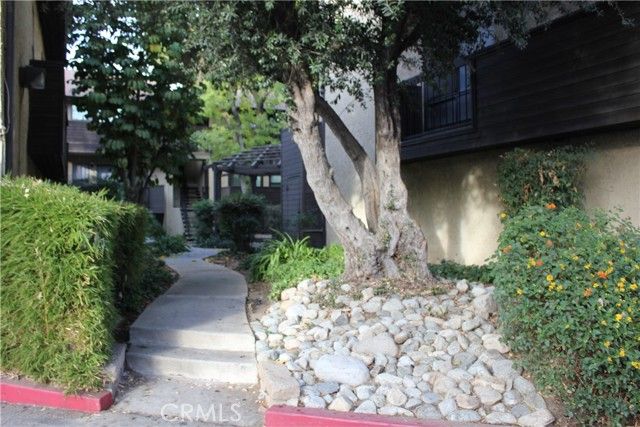 7304 Corbin Avenue F, Reseda (los Angeles), CA 91335