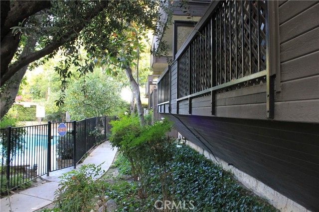 7304 Corbin Avenue F, Reseda (los Angeles), CA 91335