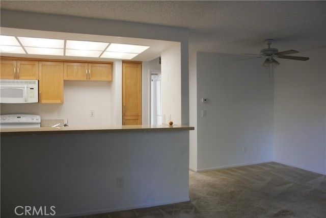 7304 Corbin Avenue F, Reseda (los Angeles), CA 91335