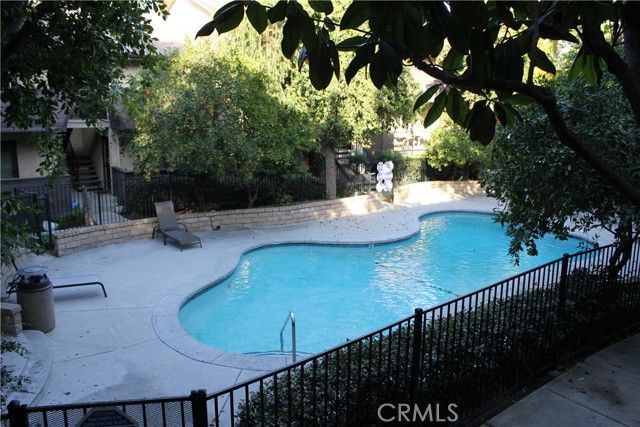 7304 Corbin Avenue F, Reseda (los Angeles), CA 91335