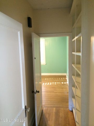 4056 Redwing Avenue, Jackson, MS 39216