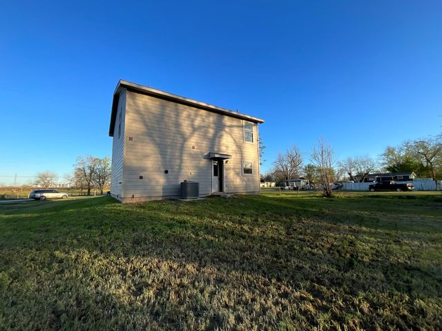 803 N Spanish Camp Road, Wharton, TX 77488