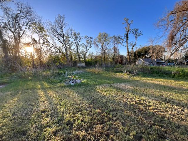 803 N Spanish Camp Road, Wharton, TX 77488