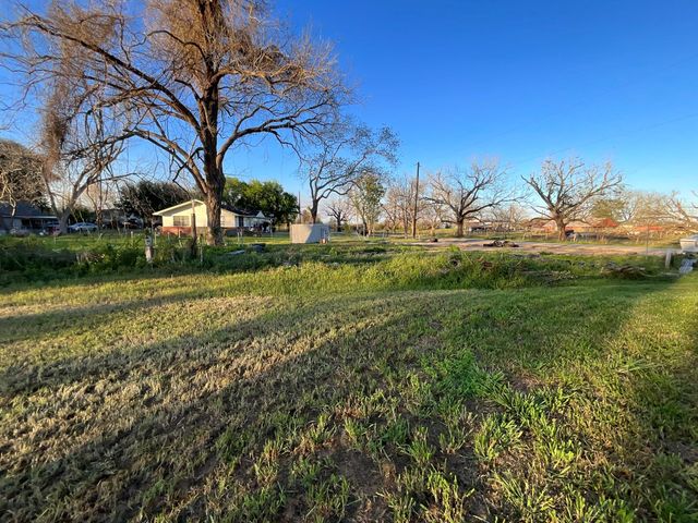 803 N Spanish Camp Road, Wharton, TX 77488