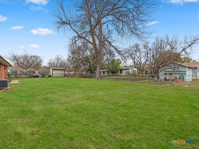 273 Meadow Avenue, New Braunfels, TX 78130